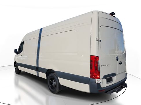 Used 2025 Mercedes-Benz Sprinter 3500 image 3