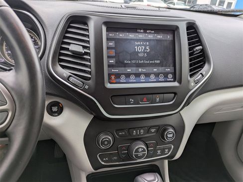 Used 2021 Jeep Cherokee Latitude Lux w/ Comfort/Convenience Group image 16