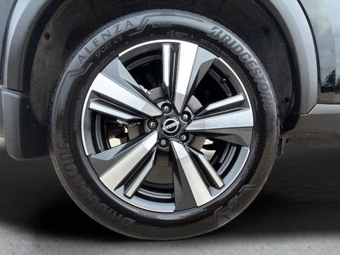 Used 2025 Nissan Rogue SL w/ SL Premium Package image 27