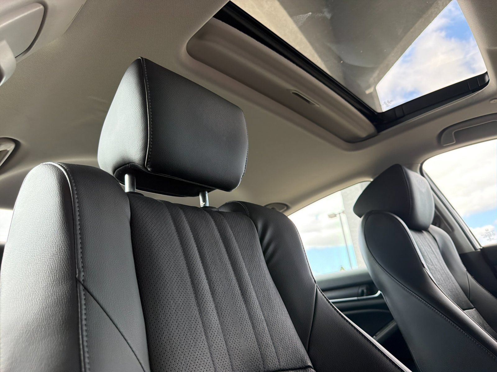 Used 2018 Honda Accord Touring image 15