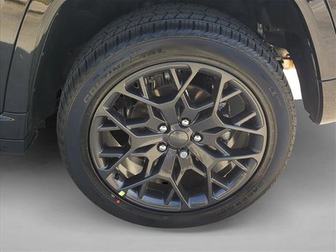 New 2025 Jeep Grand Cherokee Summit w/ Obsidian Package image 10