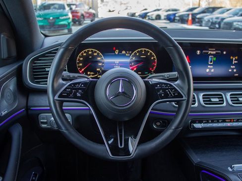 Used 2025 Mercedes-Benz GLS 450 4MATIC image 12