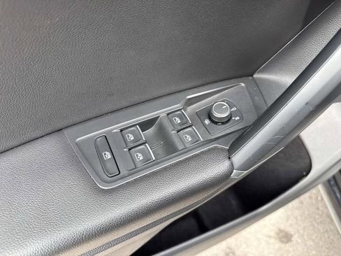 Used 2020 Volkswagen Tiguan SE image 12