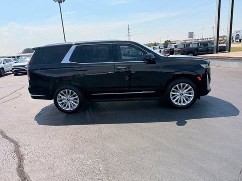 Used 2024 Cadillac Escalade Luxury AWD/4WD image 8