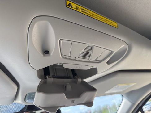 Used 2022 Ford Transit Connect Titanium FWD image 22