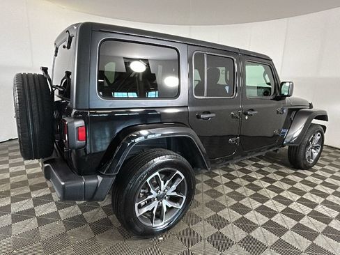 Used 2024 Jeep Wrangler Unlimited w/ Convenience Group AWD/4WD image 3
