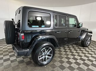 Used 2024 Jeep Wrangler Unlimited w/ Convenience Group AWD/4WD video 3