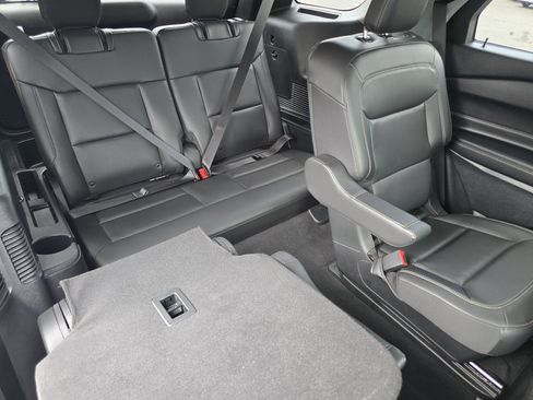 Used 2023 Ford Explorer XLT w/ Equipment Group 202A AWD/4WD image 35
