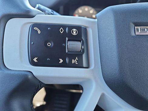 Used 2025 Land Rover Defender 110 S image 24