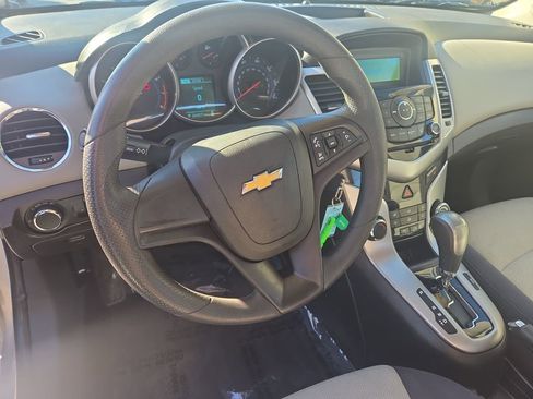 Used 2013 Chevrolet Cruze LS image 12
