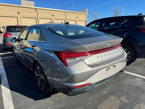 Used 2022 Hyundai Elantra Limited image 3