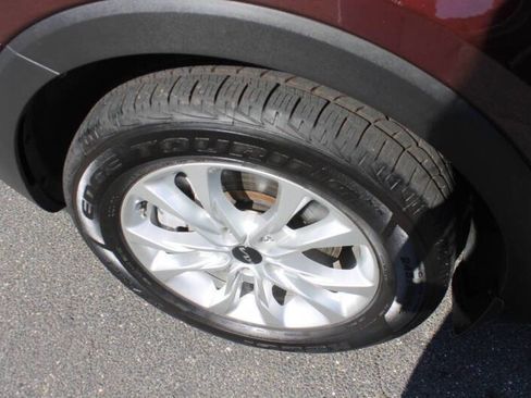 Used 2022 Kia Telluride LX image 9