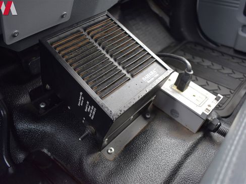 Used 2016 Ford F550 4x4 Regular Cab Super Duty image 17