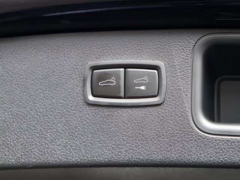 Certified 2024 Porsche Macan S image 18