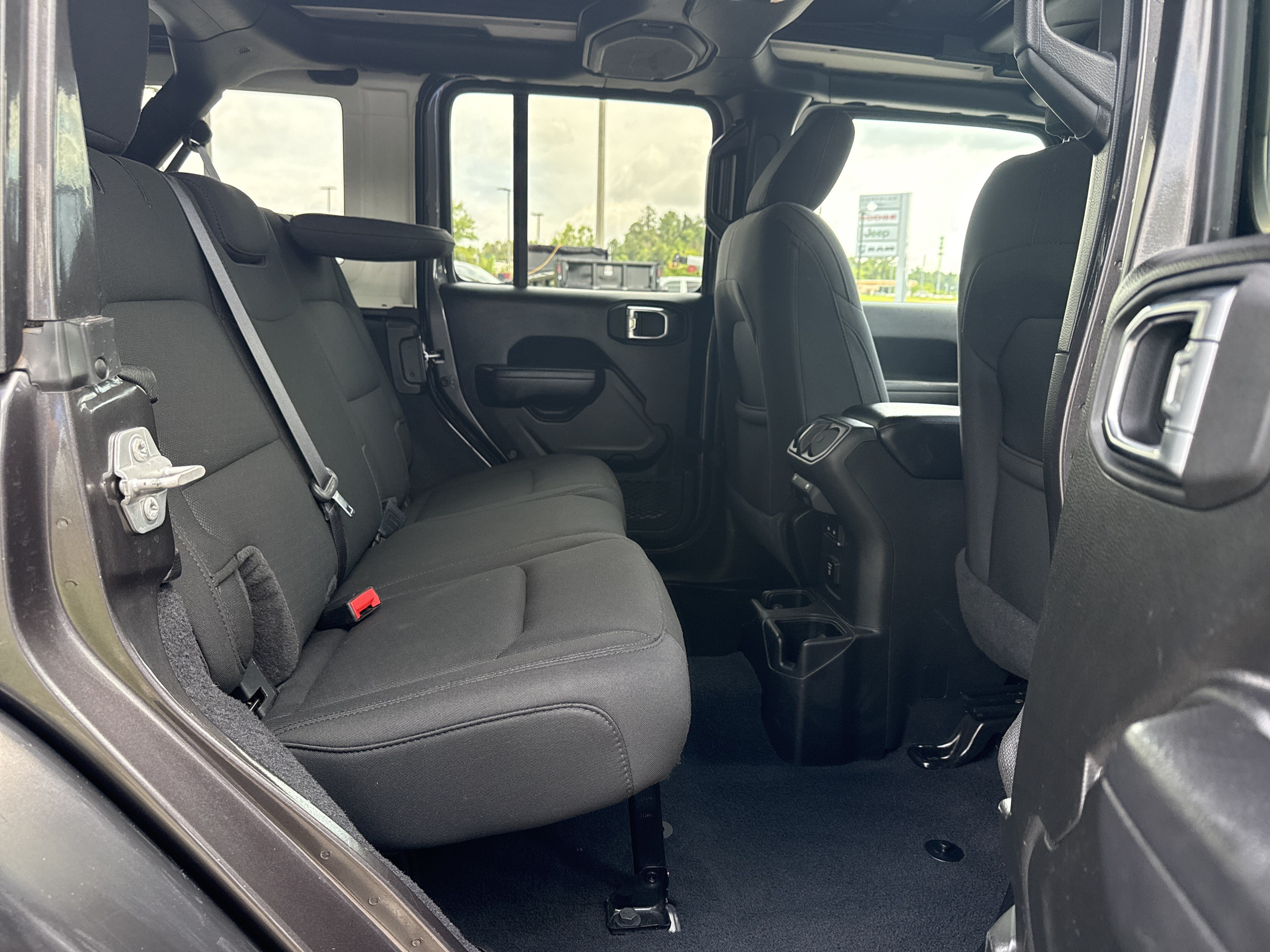 Used 2022 Jeep Wrangler Unlimited Sport AWD/4WD image 15