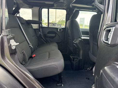 Used 2022 Jeep Wrangler Unlimited Sport AWD/4WD image 15