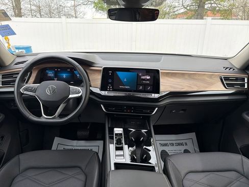 Used 2025 Volkswagen Atlas SE image 14