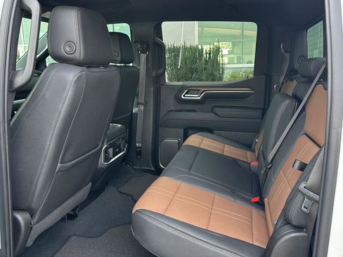 Used 2024 Chevrolet Silverado 1500 High Country w/ Technology Package image 10