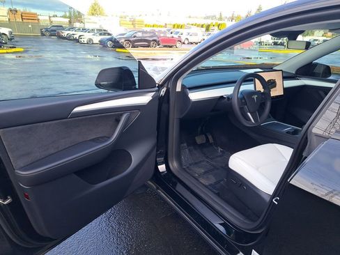 Used 2023 Tesla Model Y Long Range image 11