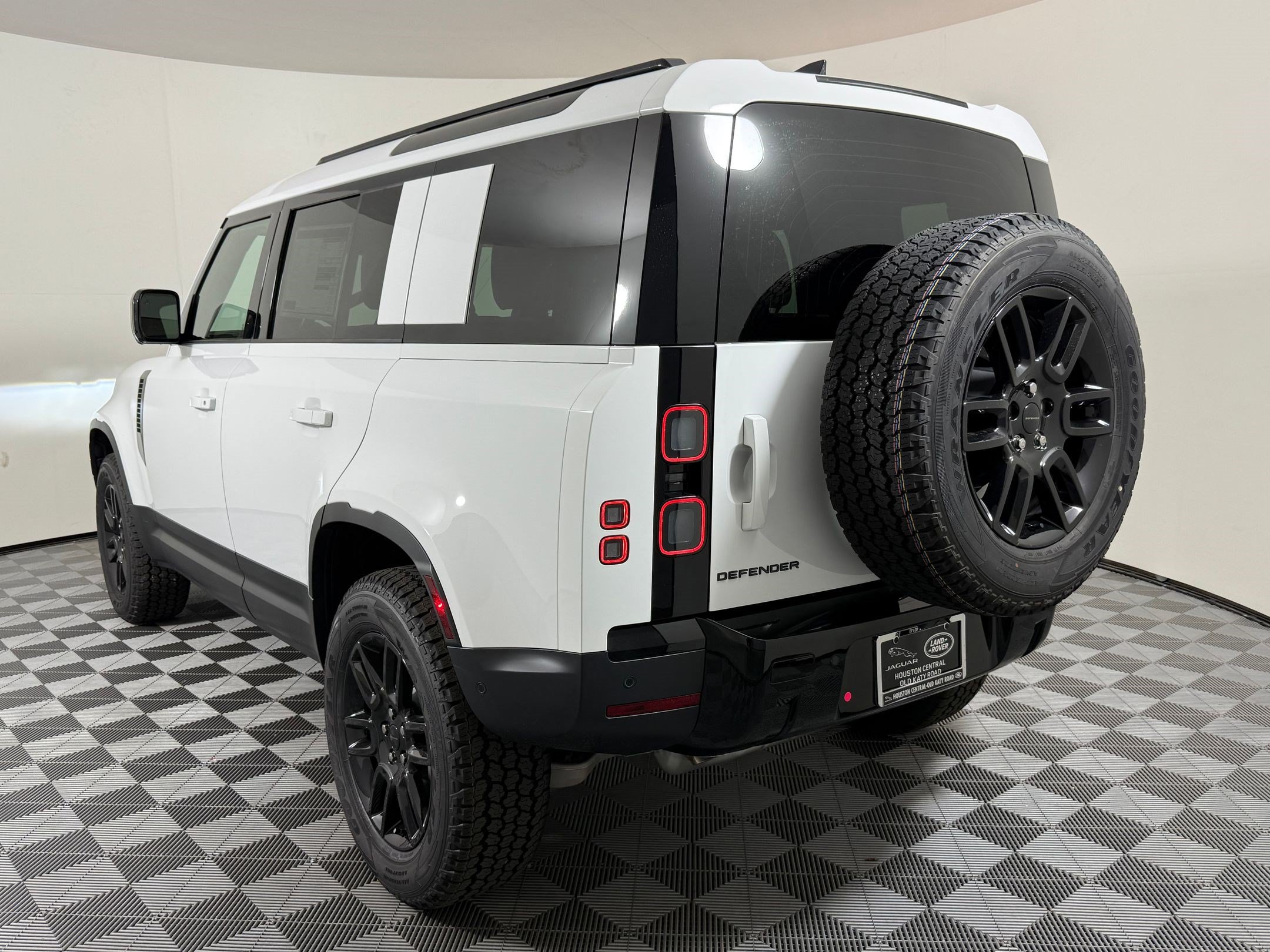 New 2026 Land Rover Defender 110 S AWD/4WD image 3