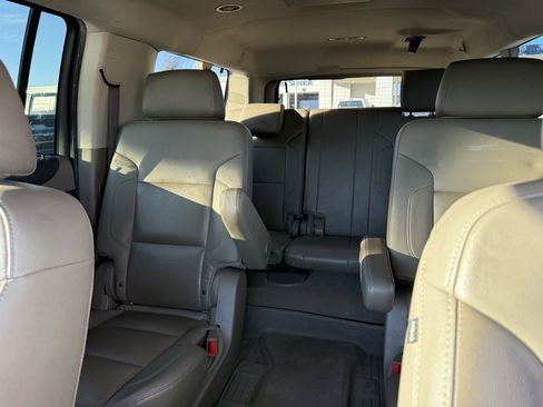 Used 2020 Chevrolet Suburban LT image 7
