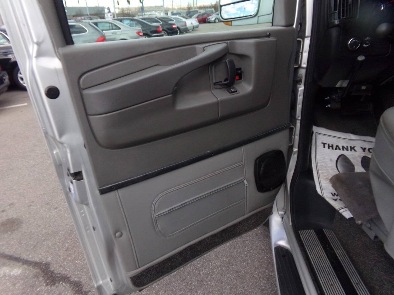 Used 2010 GMC Savana 1500 w/ Preferred Equipment Group RWD image 8