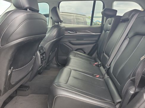 Used 2023 Jeep Grand Cherokee Limited RWD image 17