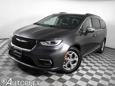 Used 2022 Chrysler Pacifica Limited image 1