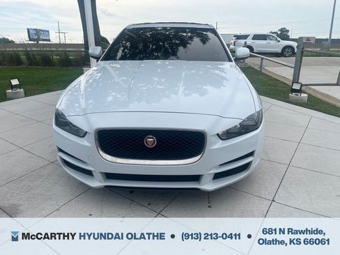Used 2017 Jaguar XE Premium RWD image 8