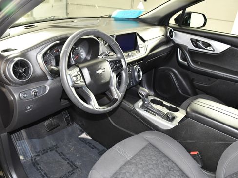 Used 2021 Chevrolet Blazer LT FWD image 2