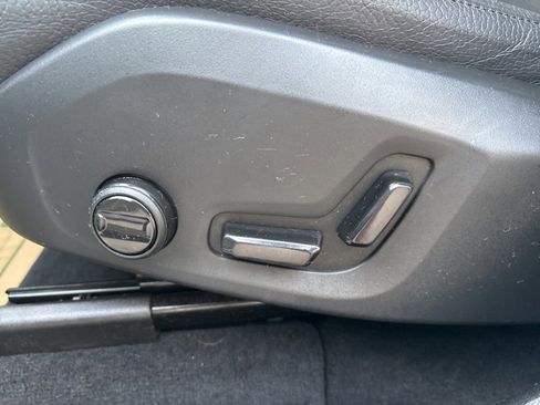 Certified 2025 Volvo XC60 B5 Plus image 21