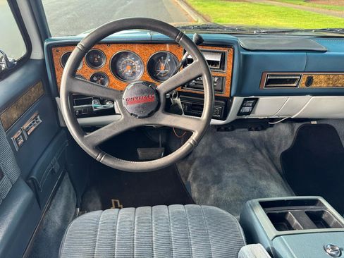 Used 1990 Chevrolet Suburban 2WD image 19