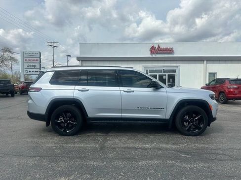 Used 2023 Jeep Grand Cherokee L Laredo AWD/4WD image 10