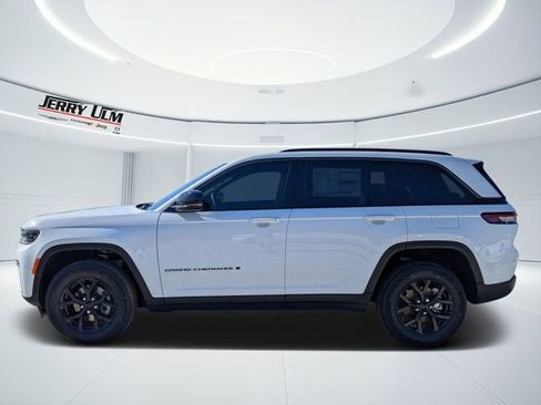 New 2026 Jeep Grand Cherokee 4WD image 6