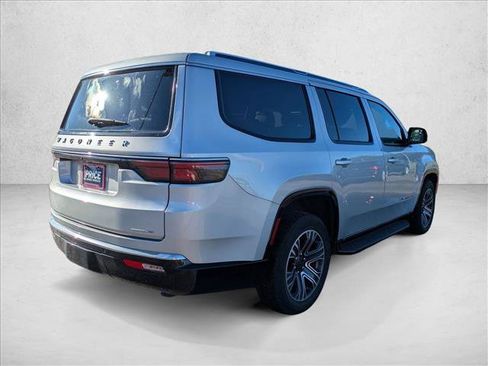 Used 2024 Jeep Wagoneer Series II w/ Flexible Seating Group AWD/4WD image 5