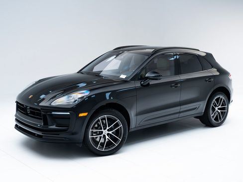 Certified 2026 Porsche Macan AWD/4WD image 1