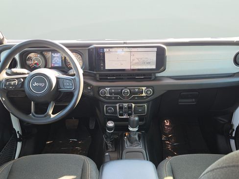 Used 2025 Jeep Gladiator Sport AWD/4WD image 10
