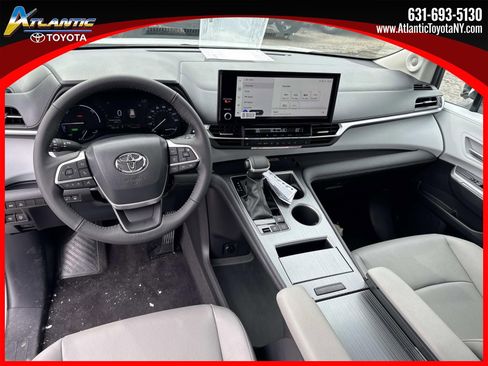 New 2026 Toyota Sienna XLE image 11