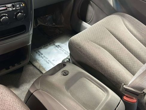 Used 2006 Dodge Grand Caravan SXT FWD image 30