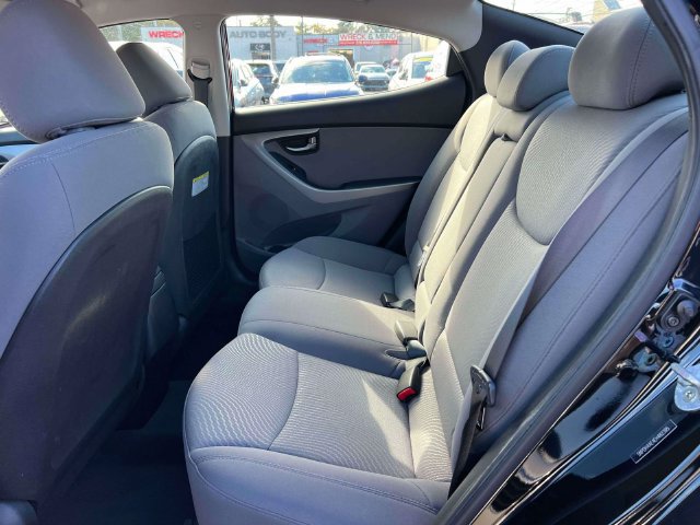 Used 2014 Hyundai Elantra SE w/ Option Group 02 FWD image 12