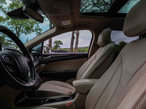 Used 2019 Lincoln MKC Reserve w/ MKC Climate Package AWD/4WD image 8