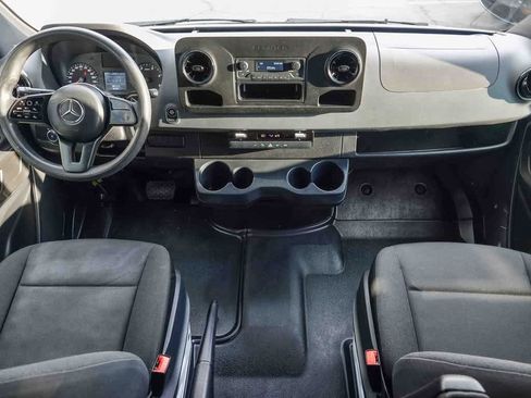 Used 2020 Mercedes-Benz Sprinter 2500 image 11