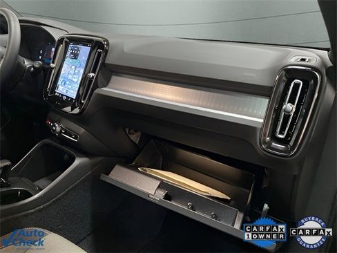 Used 2025 Volvo XC40 B5 Core image 71