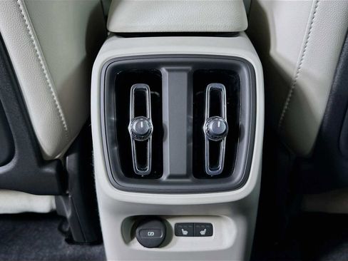 Used 2025 Volvo XC40 B5 Plus w/ Climate Package image 24