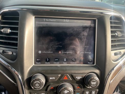 Used 2018 Jeep Grand Cherokee Overland image 28