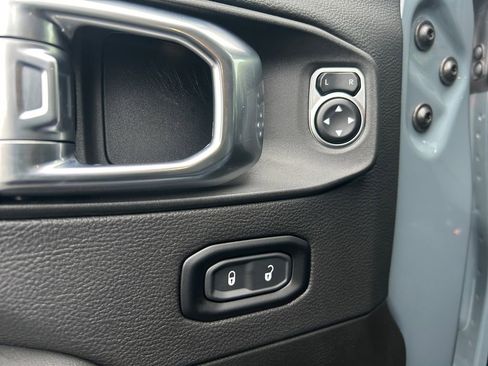 Used 2024 Jeep Wrangler Unlimited Rubicon image 23