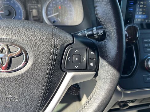 Used 2015 Toyota Sienna XLE image 38