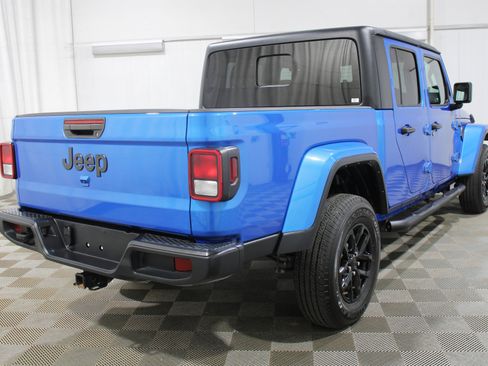 Used 2022 Jeep Gladiator Sport image 30