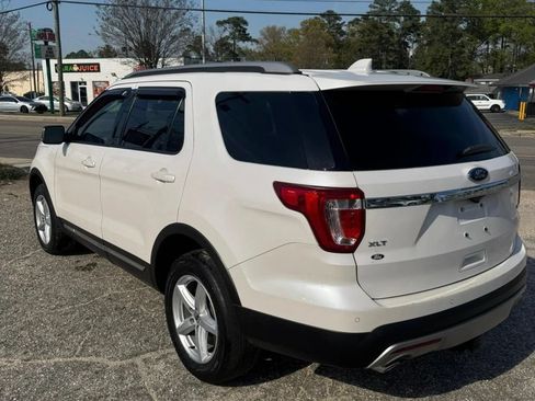 Used 2017 Ford Explorer XLT w/ Equipment Group 202A AWD/4WD image 5
