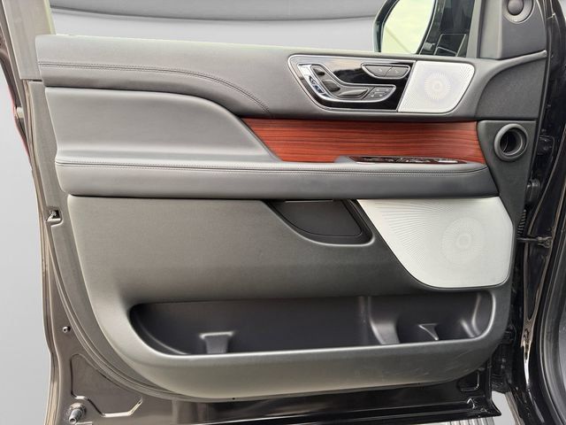 Used 2024 Lincoln Navigator L Reserve AWD/4WD image 13